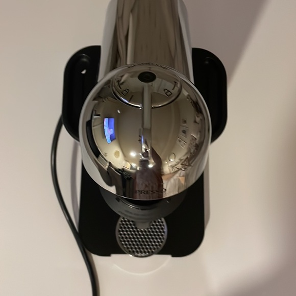 Nespresso Vertuo Espresso machine - Picture 3 of 6